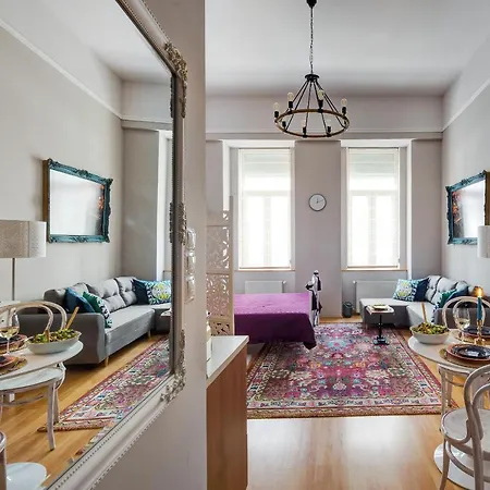 Bohemian In The Centre דירה